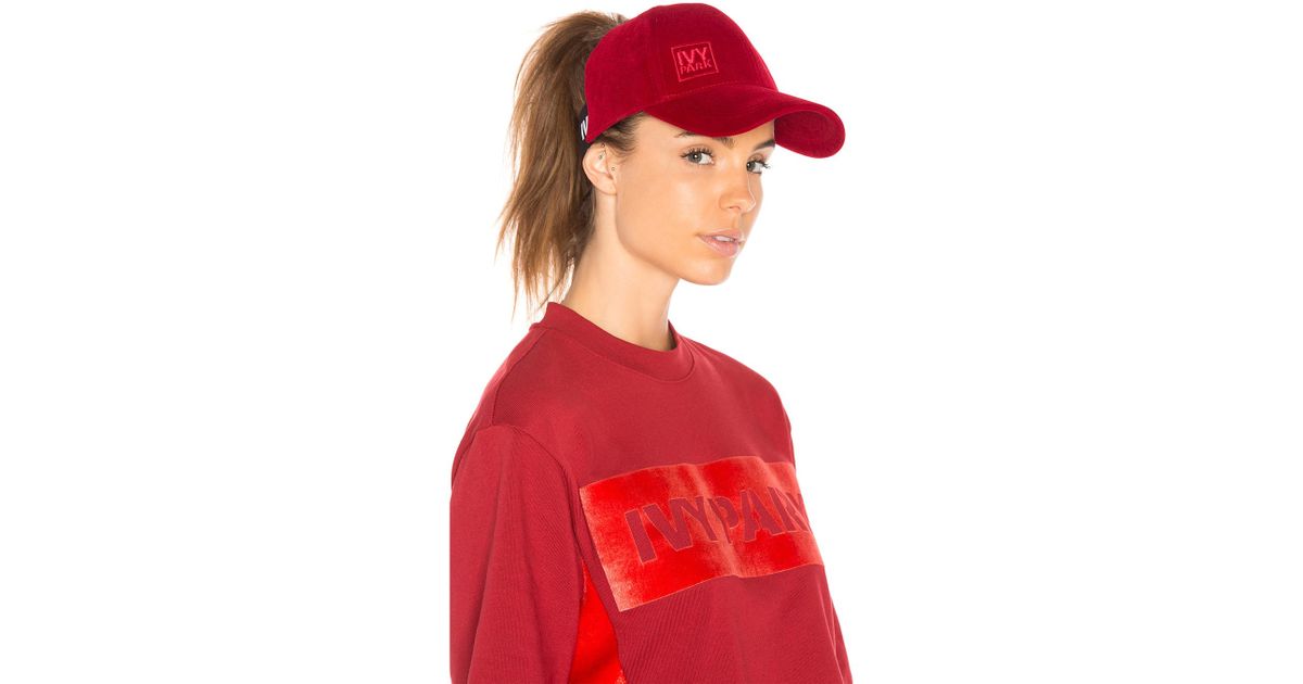 Ivy Park Backless Running Cap in Red | Lyst