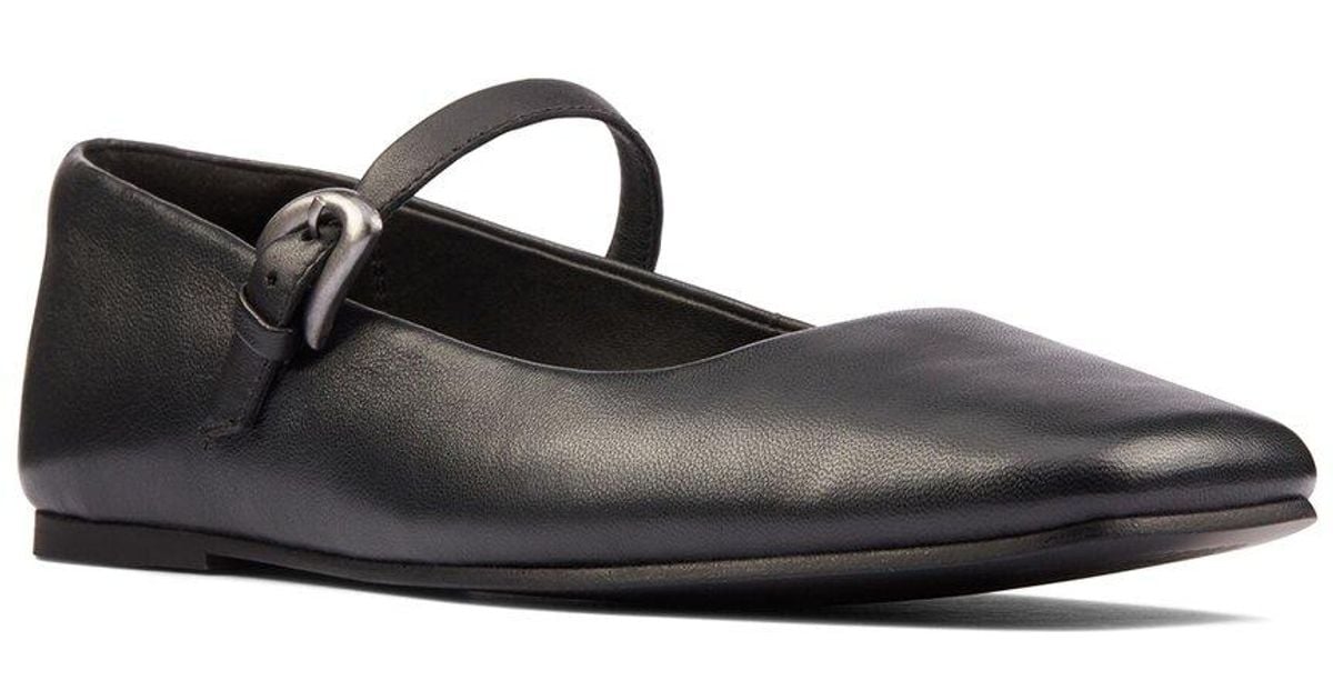 clarks pure tone black