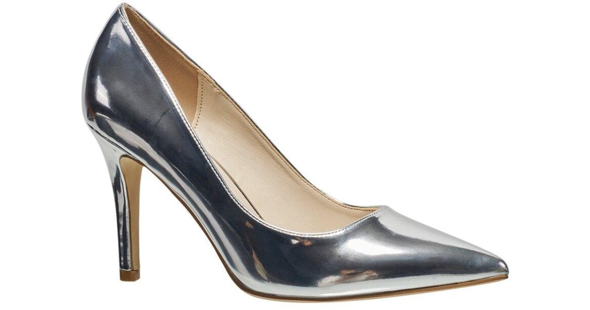 Halston pumps 2025