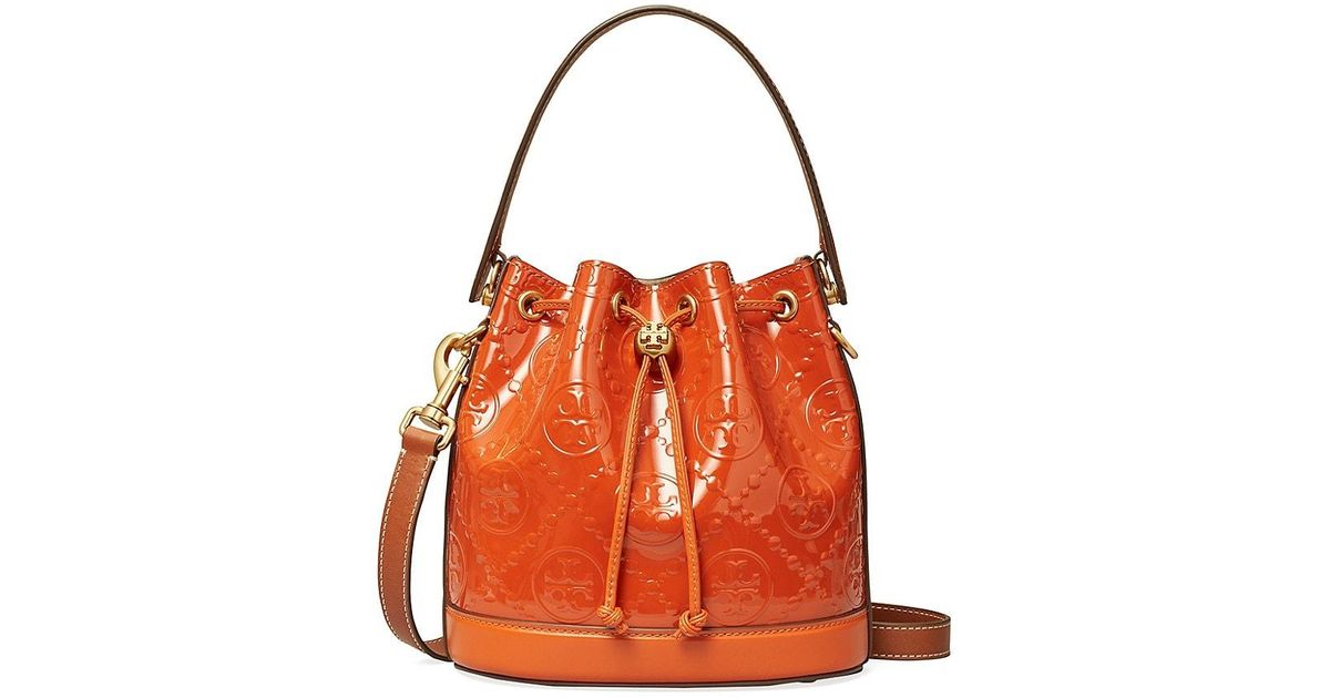 Tory Burch T Monogram Embossed Patent Leather Bucket Bag in Orange | Lyst