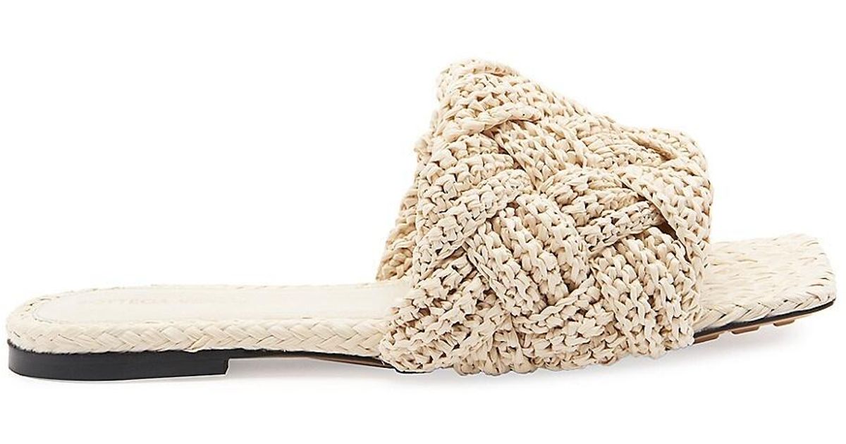 Bottega Veneta Lido Woven Raffia Flat Sandals in White | Lyst