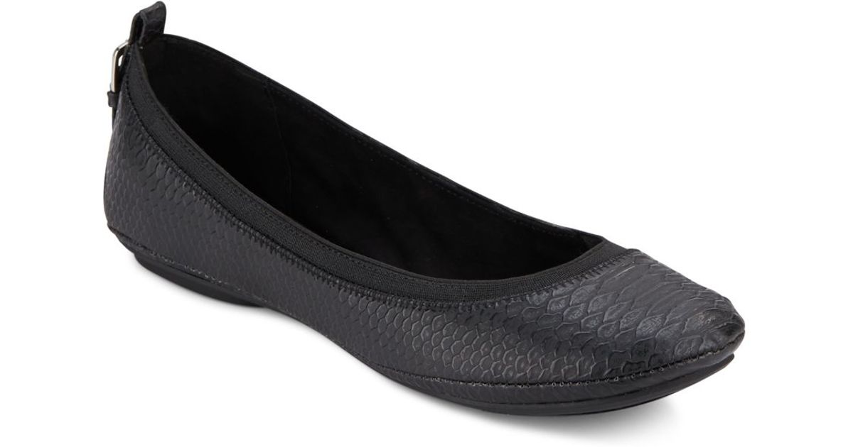 bandolino elastic trim ballet flats