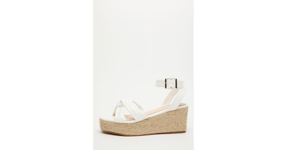 Quiz shop white wedges
