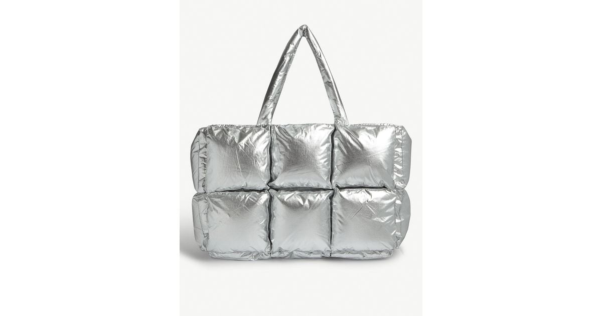 Off-White c/o Virgil Abloh Xl Puffer Tote Bag in Metallic | Lyst Off-White c/o Virgil Abloh Xl Puffer Tote Bag in Metallic | Lyst