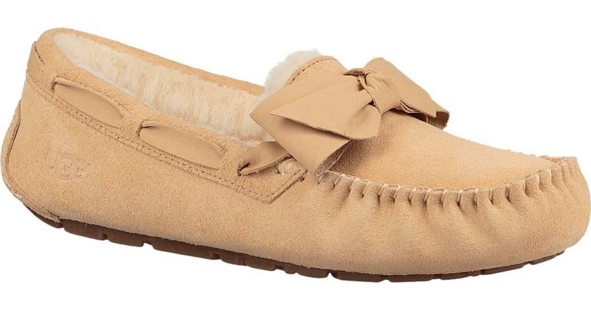 ugg women's dakota leather bow moccasin slippers chestnut