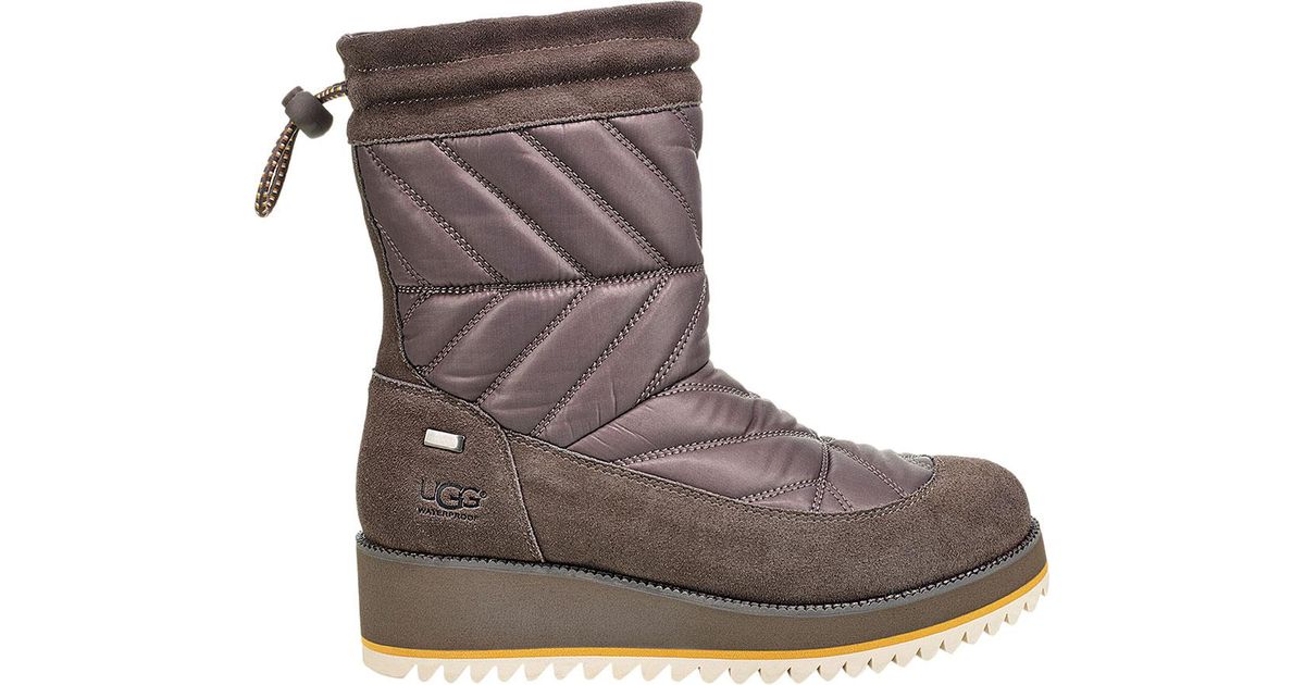 ugg beck short boot