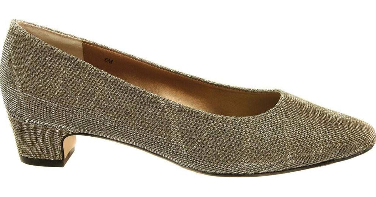 vaneli pumps