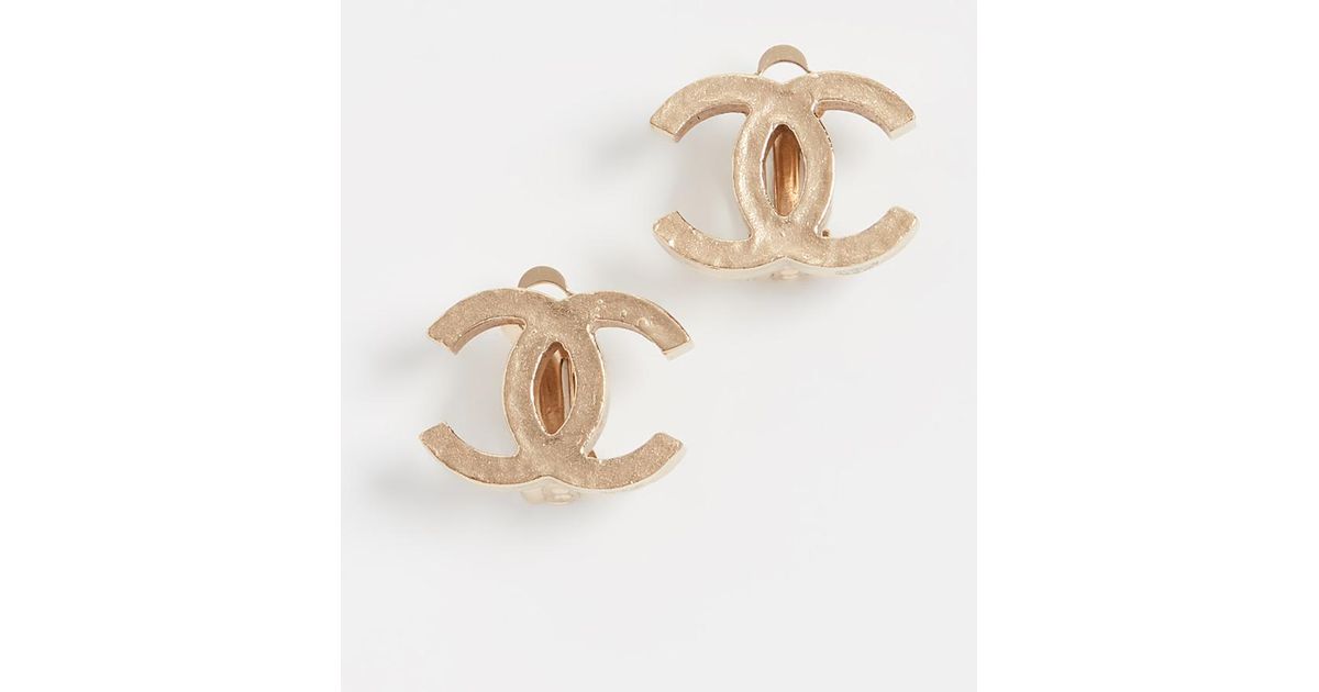 What Goes Around Comes Around Chanel Cc Earrings in Gold (Metallic) - Lyst