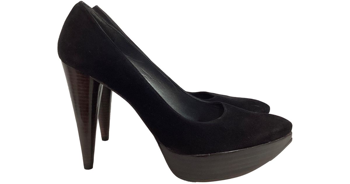 stuart weitzman platform pumps