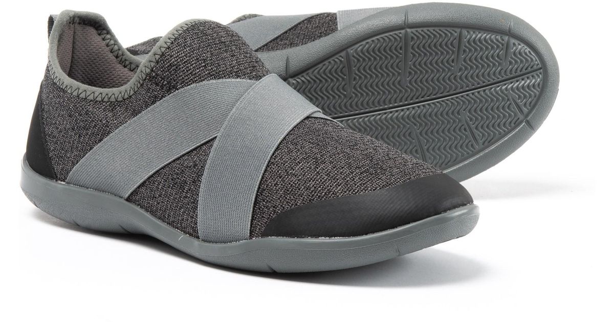 crocs swiftwater cross strap static