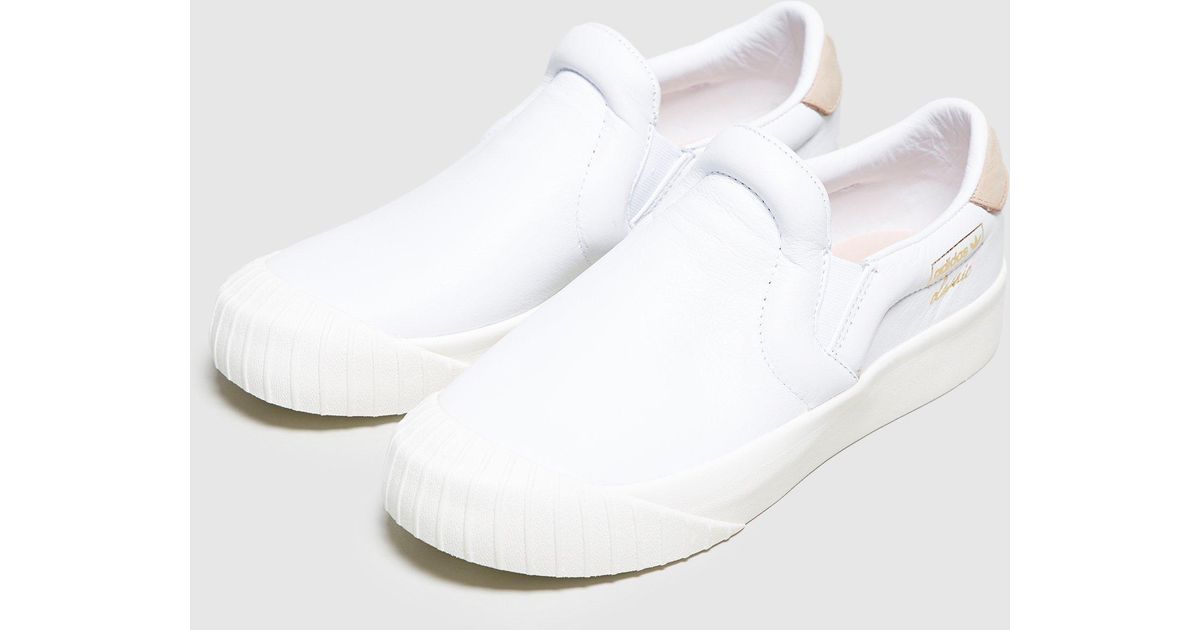 adidas everyn slip on