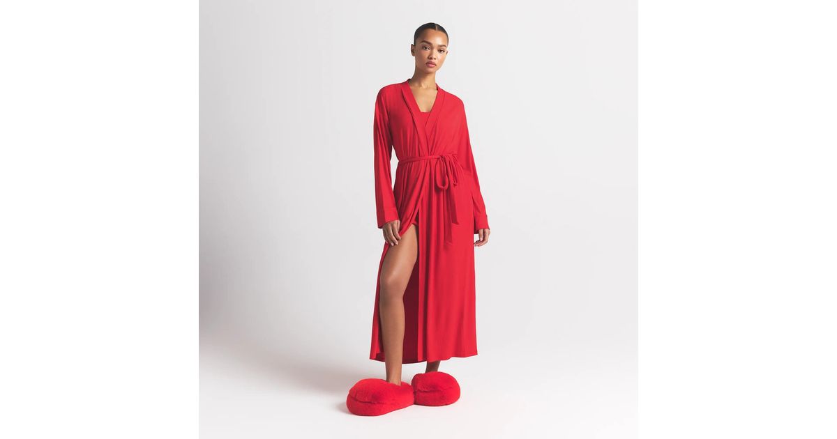 Skims Long Robe in Red | Lyst