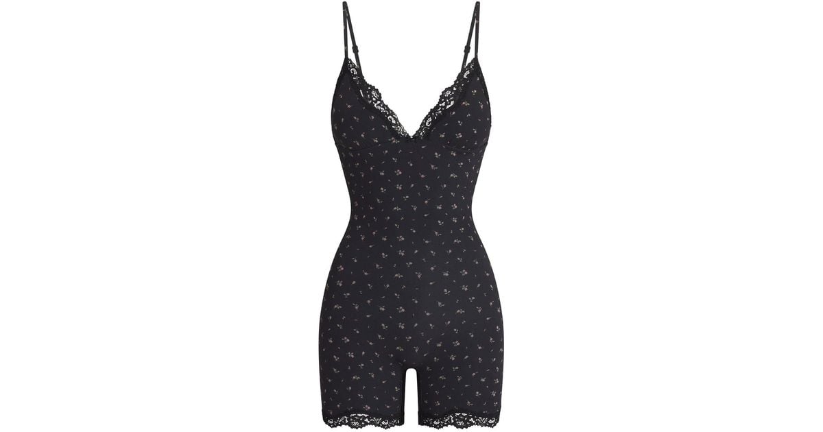 Skims Triangle Onesie (Bodysuit) in Black | Lyst Skims Black Triangle Onesie (Bodysuit)