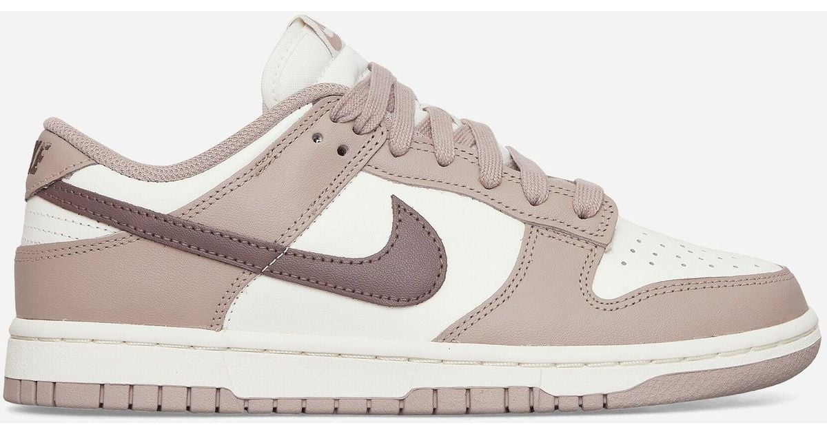 Nike Wmns Dunk Low Retro Sneakers Sail / Plum Eclipse in