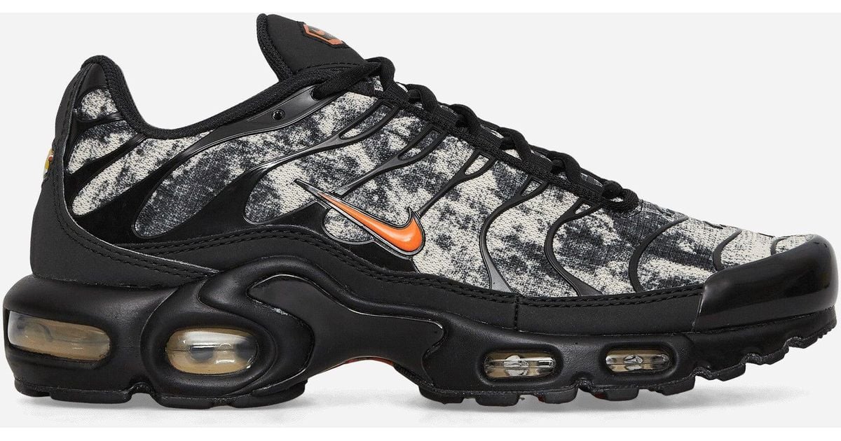 mens black and orange nike air max