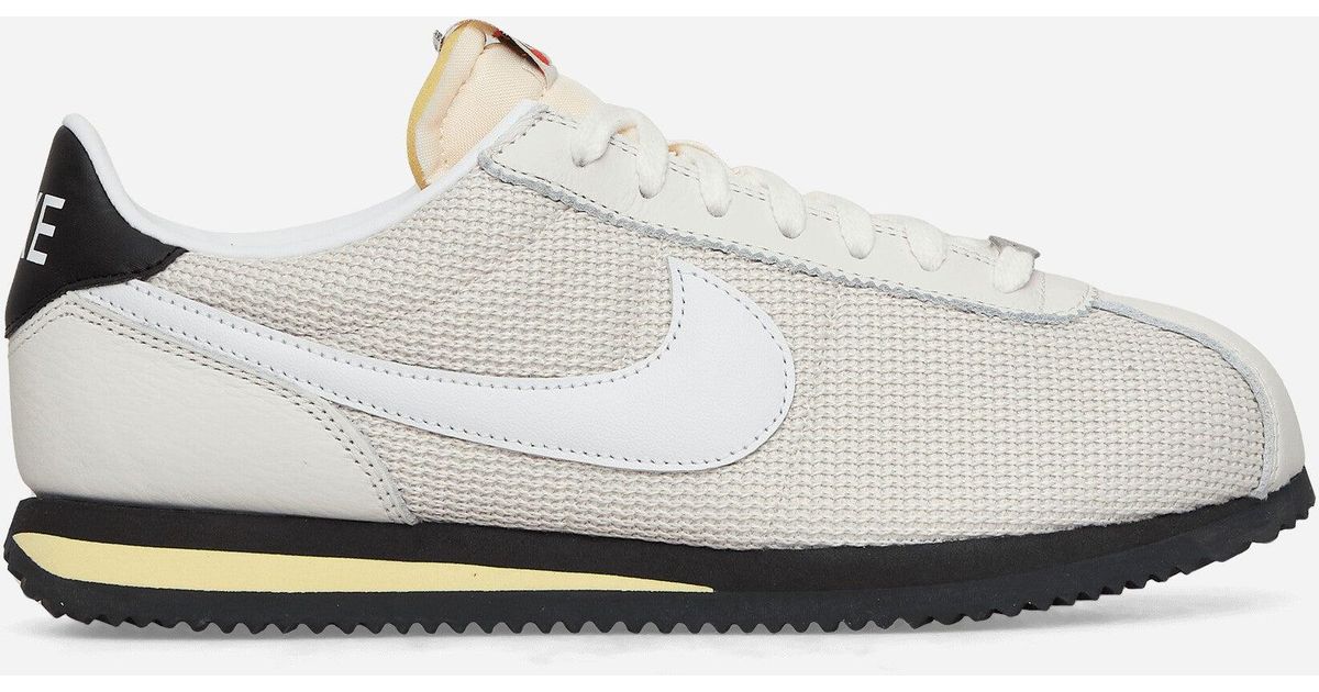 Nike Cortez Sneakers Light Orewood / Phantom in White for