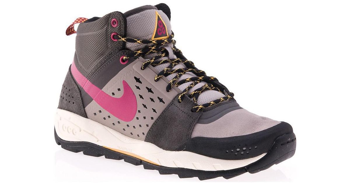 nike walking boots mens