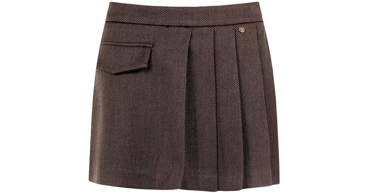 Manteau structuré avec patte de boutonnage et col montant, forme Manteau structuré avec patte de boutonnage et col montant, forme