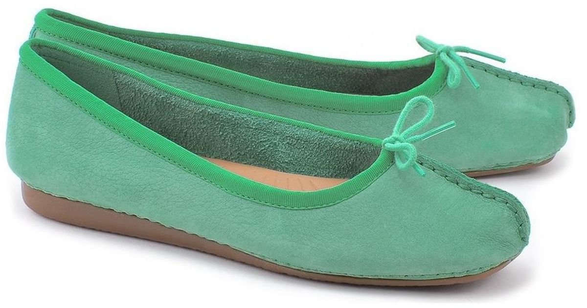 clarks pumps green