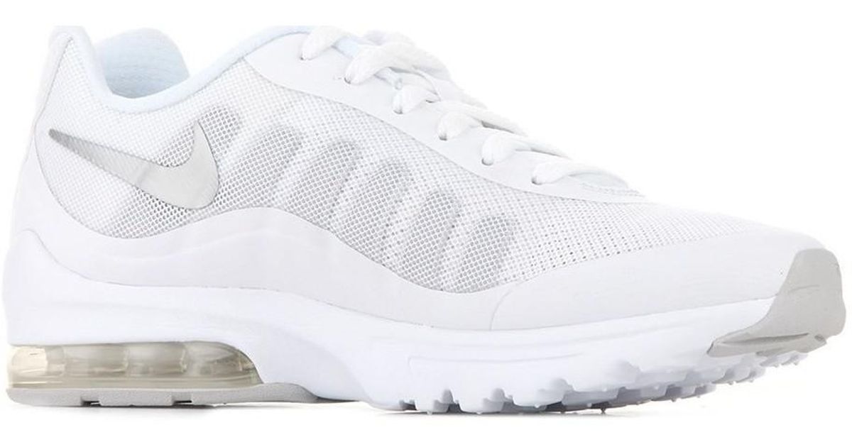 white nike invigor trainers