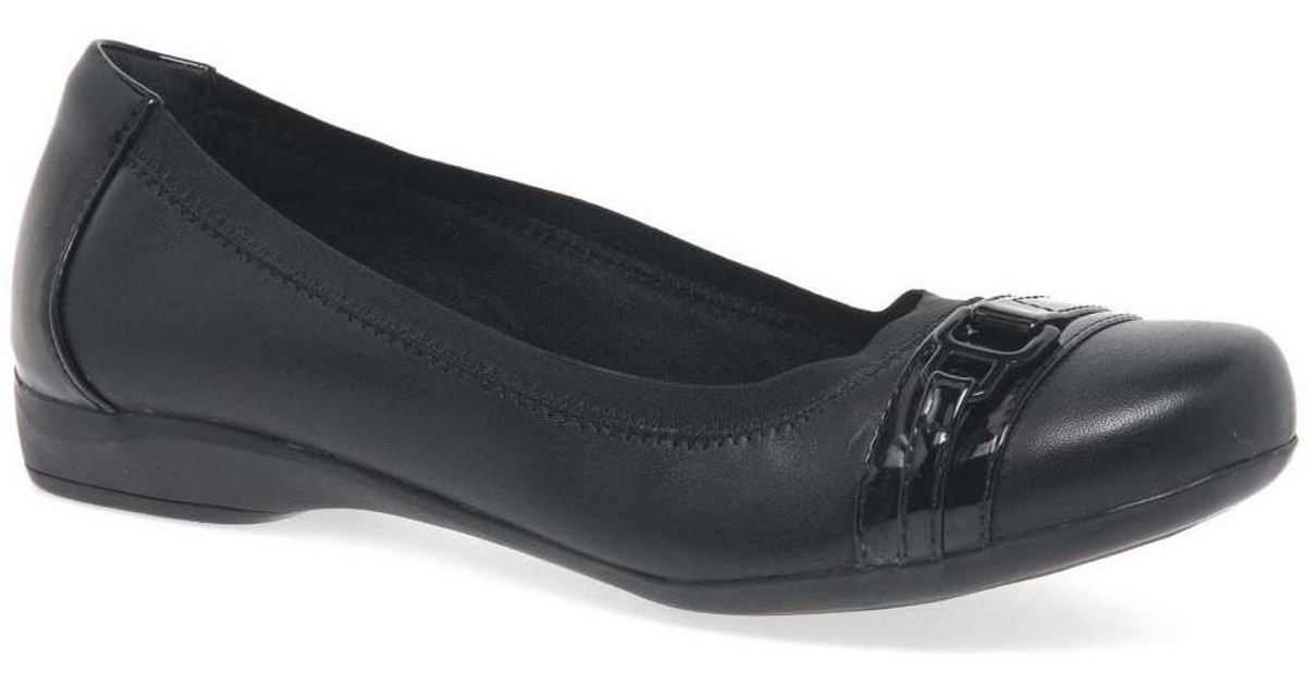 clarks women's kinzie light loafer flat