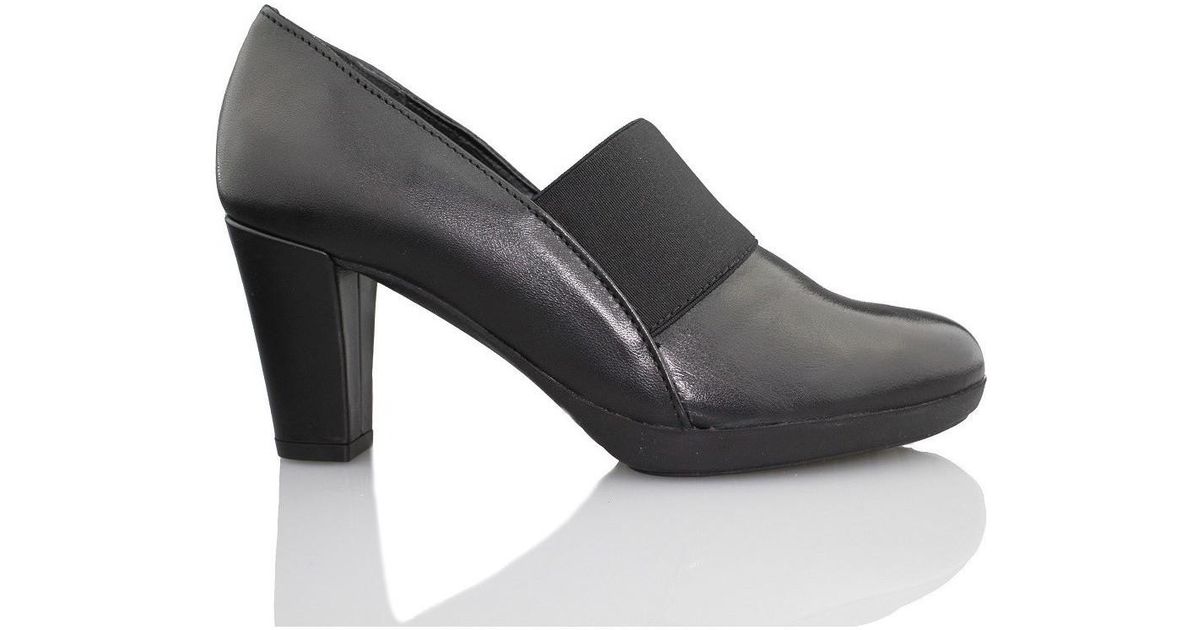 comfortable court shoes