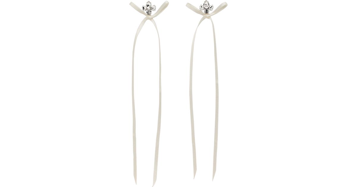 【関税込み】Simone Rocha ホワイト Bow Ribbon スタッドピアス Simone Rochaのホワイト Bow Ribbon スタッドピアスがセール中