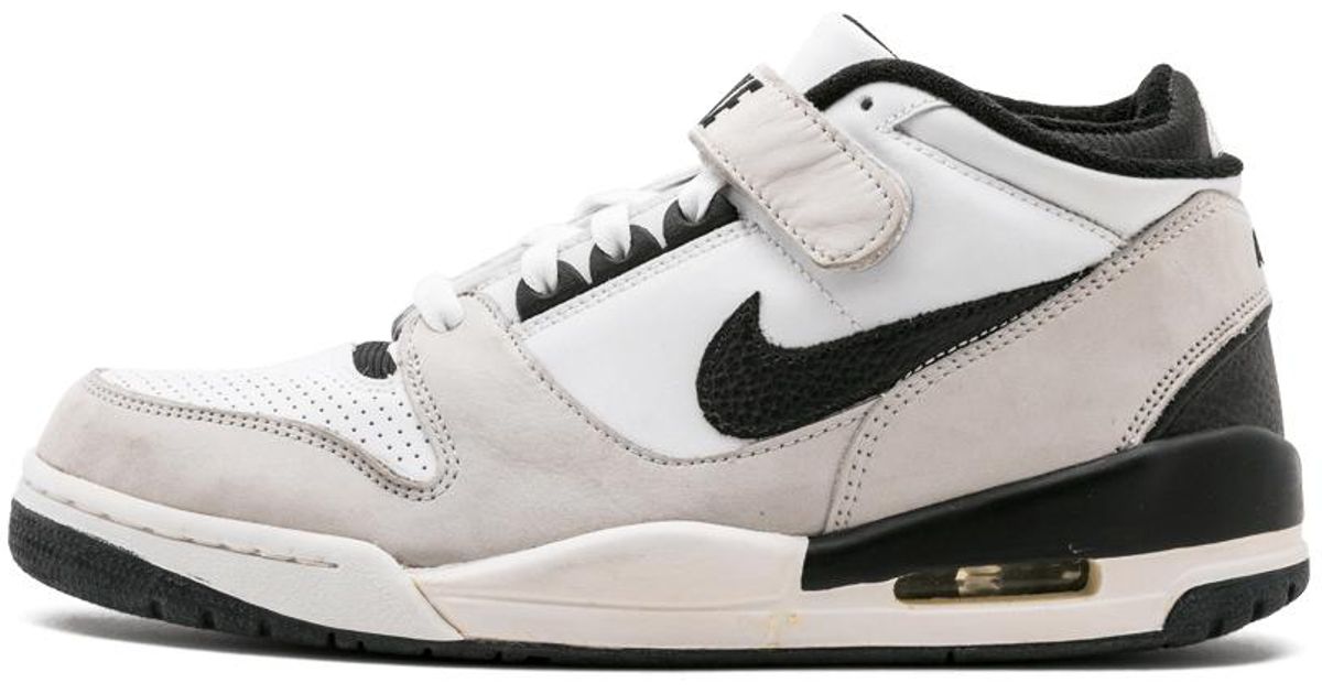 Nike Air Revolution Mid in White for 