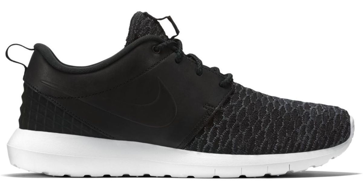 nike roshe black and white