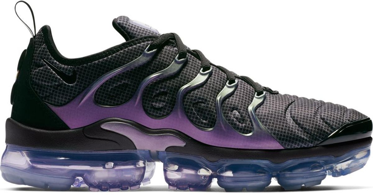 all black air vapormax plus
