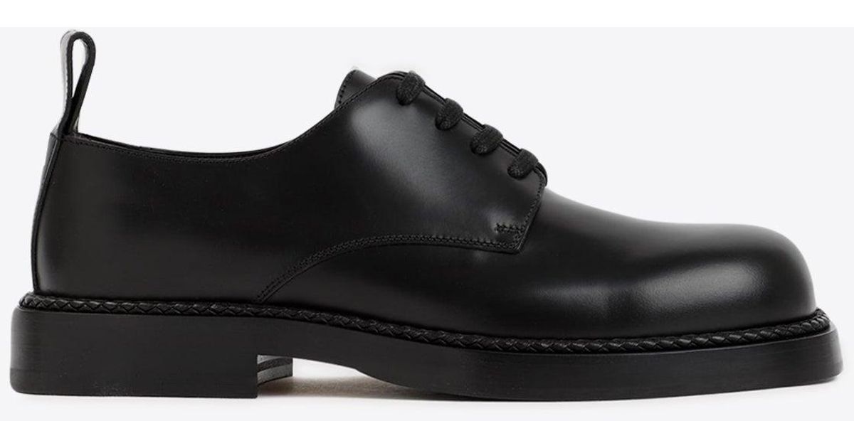 Bottega Veneta Strut Calf Leather Derby Shoes in Black for Bottega Veneta Strut Calf Leather Derby Shoes in Black for