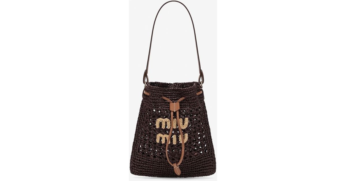 【MIU MIU】RAFFIA BUCKET BAG Mini logo raffia-effect bucket bag in brown - Miu Miu
