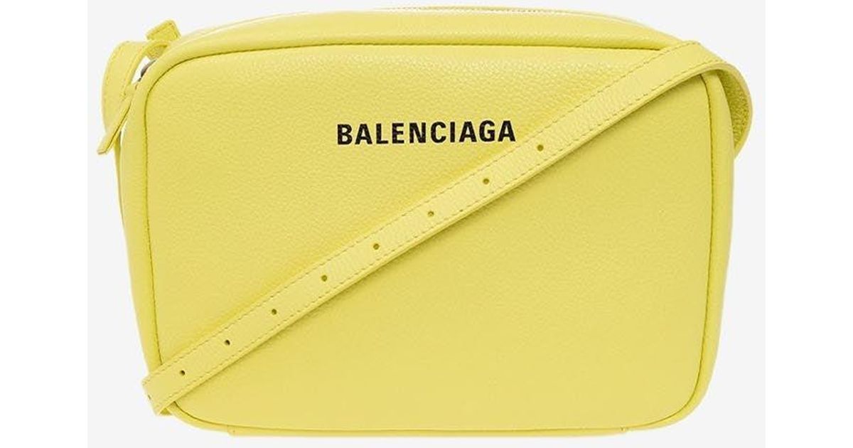 balenciaga everyday shoulder bag
