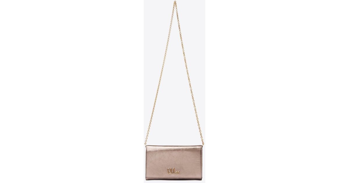 Chloé Iconic Logo Chain Clutch in White | Lyst