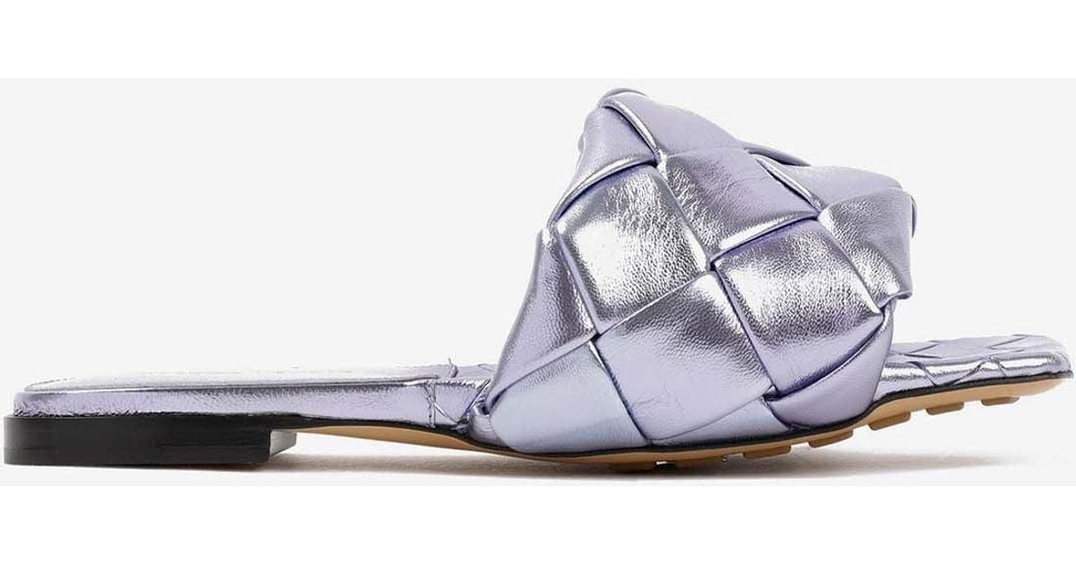 Bottega Lido Flat Sandals In Metallic Leather in Wisteria (White