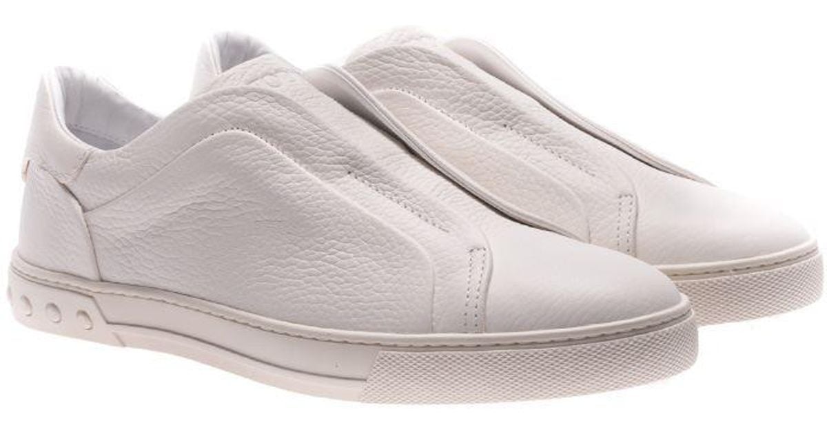 white sports shoes without laces