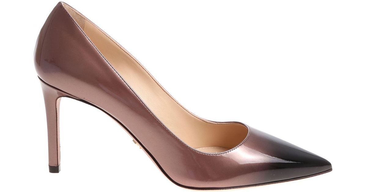 pumps in mauve
