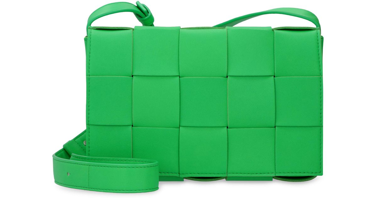 Bottega Veneta Cassette Maxi Intrecciato Crossbody Bag in Green - Lyst