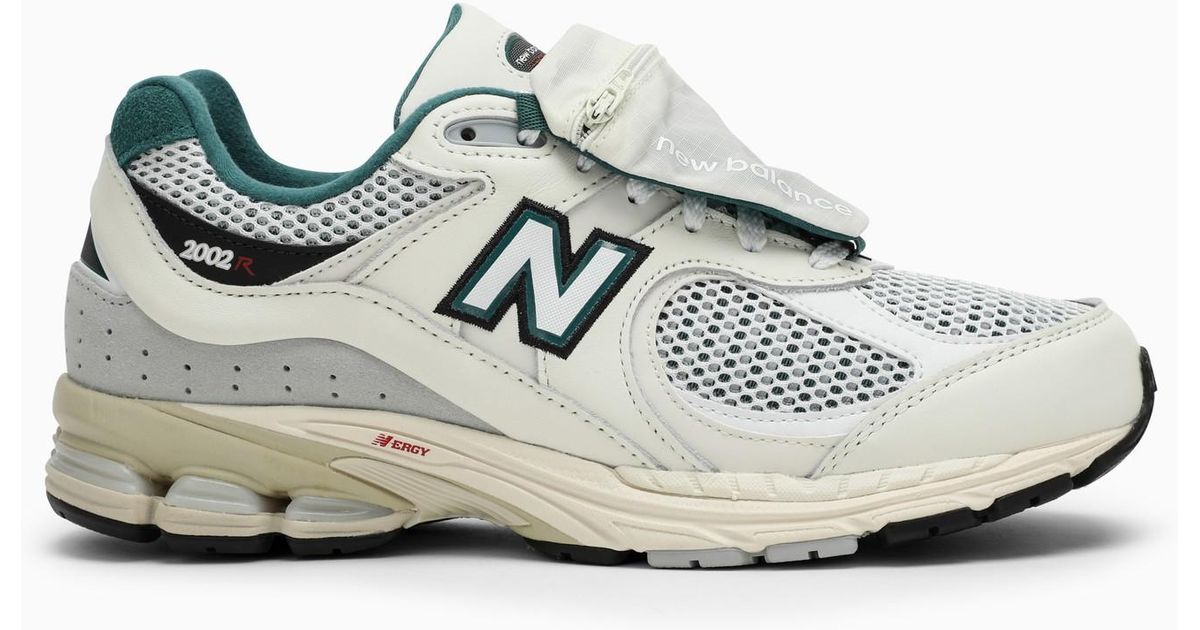 New Balance Low 2002r Cream Trainer in White for Men Lyst UK