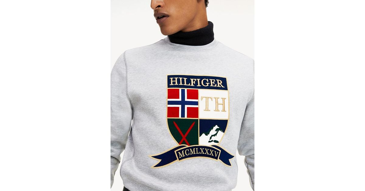 Tommy Hilfiger Fleece-Sweatshirt mit Wappen-Stickerei in Grau für Herren |  Lyst DE