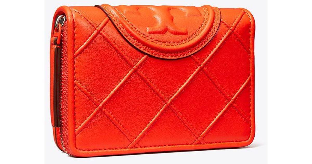 Tory Burch Fleming Soft Bi-fold Wallet in Red | Lyst