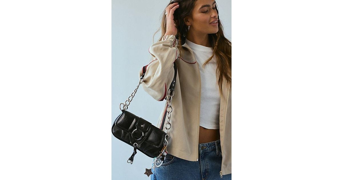 【Urban Outfitters】バックル バッグ Silence + Noise Hailey Silence + Noise Hailey Buckle Bag | Urban Outfitters Japan