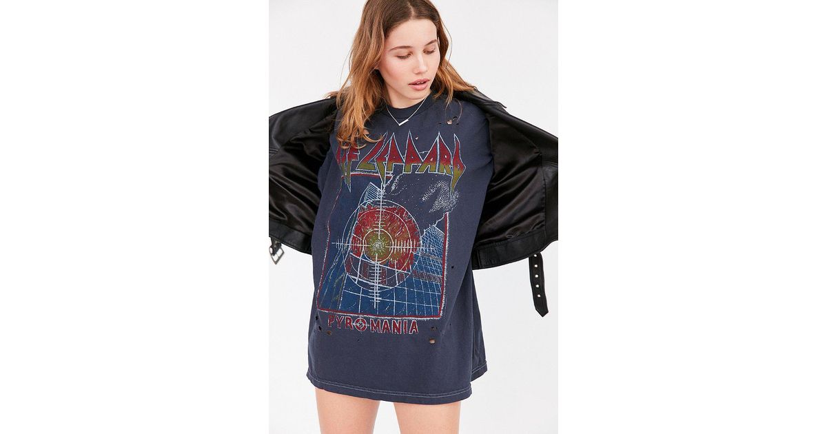 Urban Outfitters Def Leppard Oversized Tee in Black | Lyst