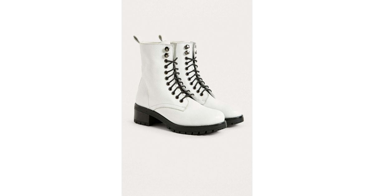 urban outfitters white boots