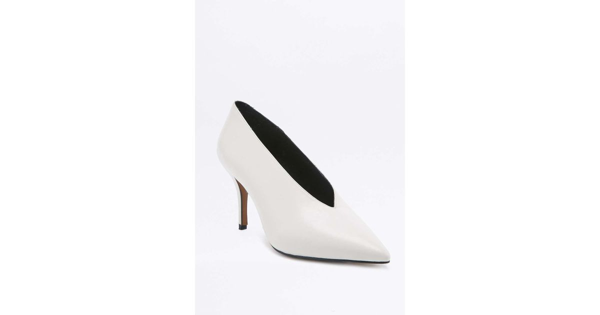 Urban Outfitters Kylie Vintage '80s White Court Shoes | Lyst UK