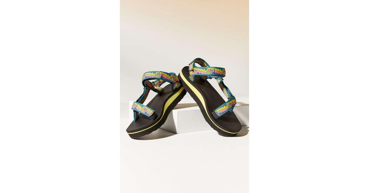 teva uo exclusive midform universal sandal