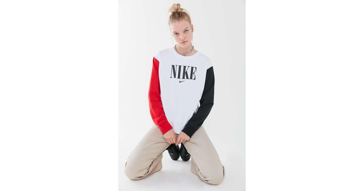 nike essential crew neck sweatshirt