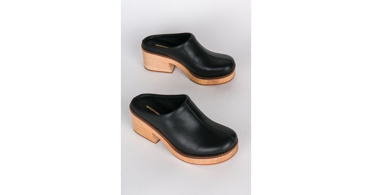 INTENTIONALLY ______ Tides Clog Mule Shoe in Black | Lyst