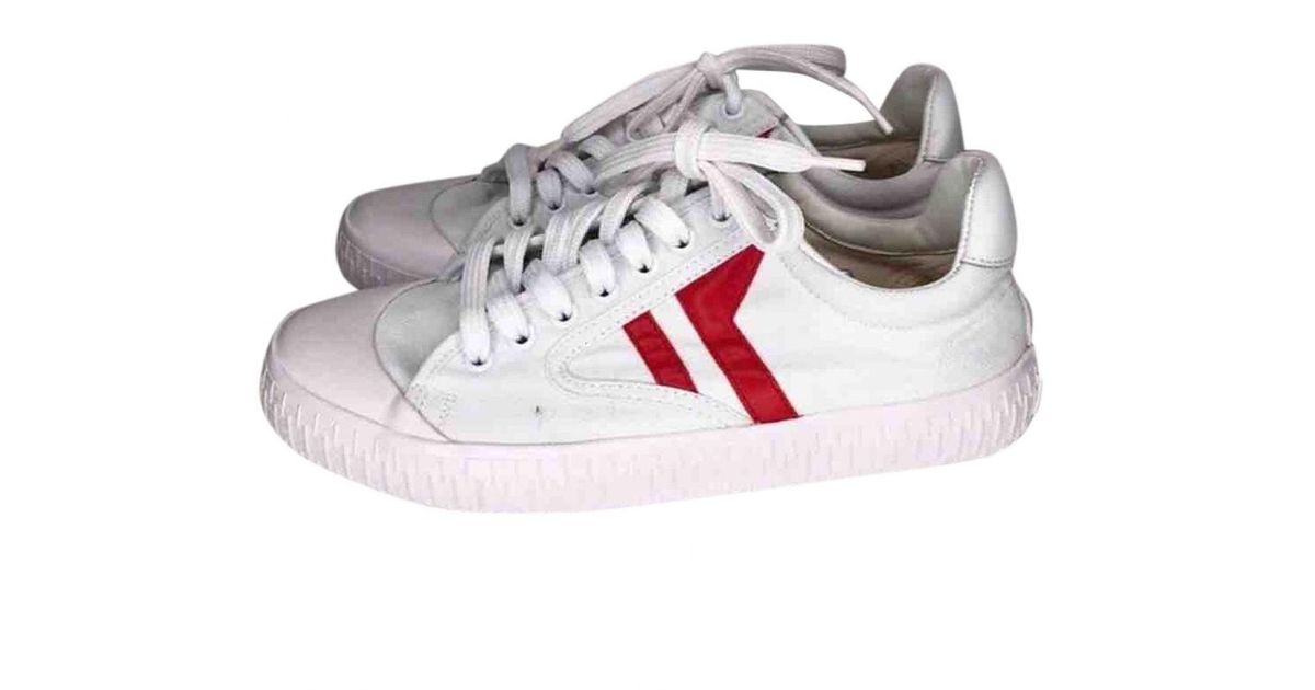 white cloth shoes