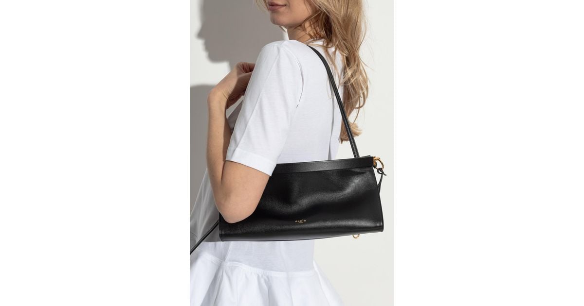 25SS 【Alaia】イーストウェストミディアムショルダーバッグ ALAÏA BLACK LE CLICK EAST WEST MEDIUM BAG IN LEATHER |ALAÏA US